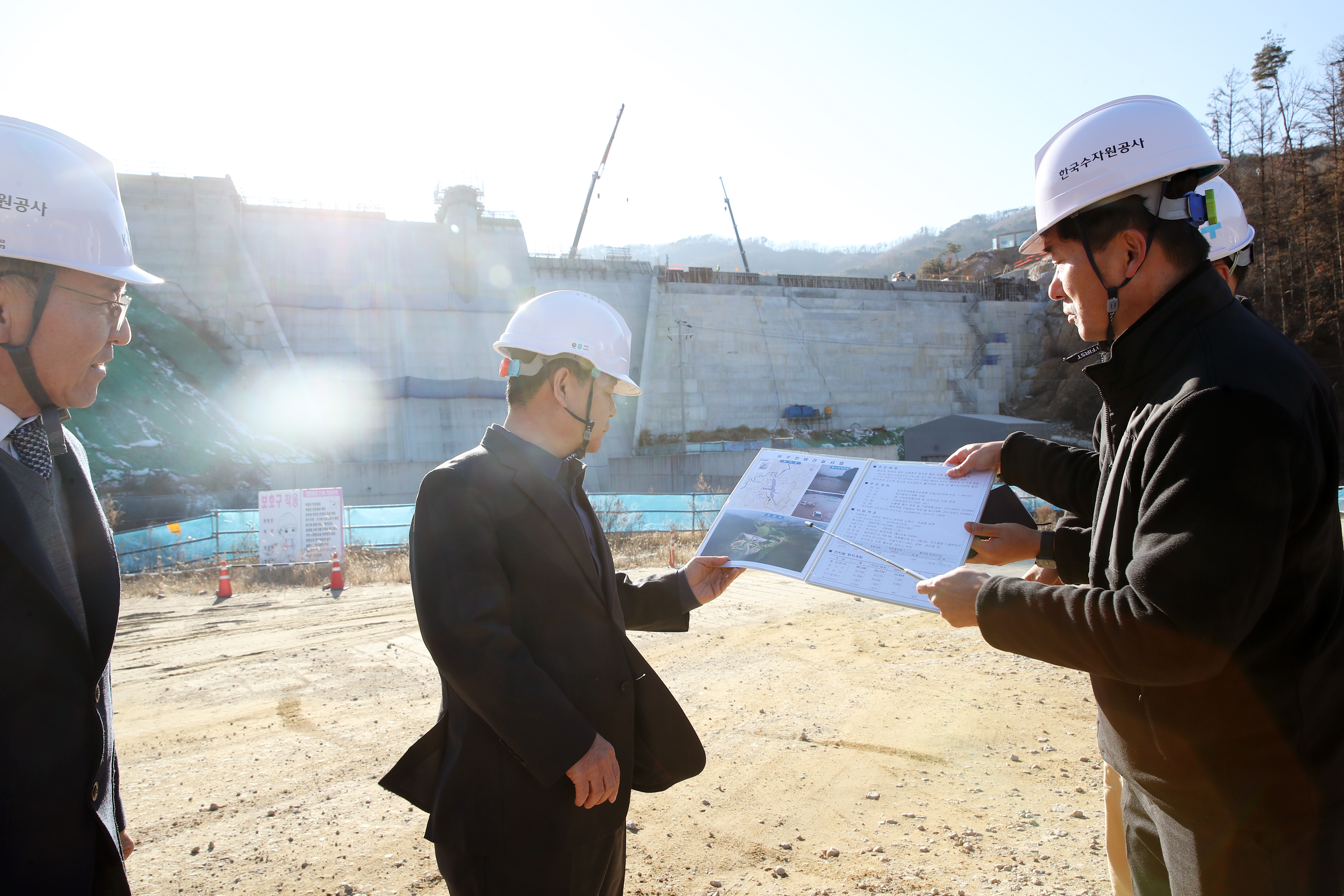 CEO Visits the Wonjucheon Dam Project Office