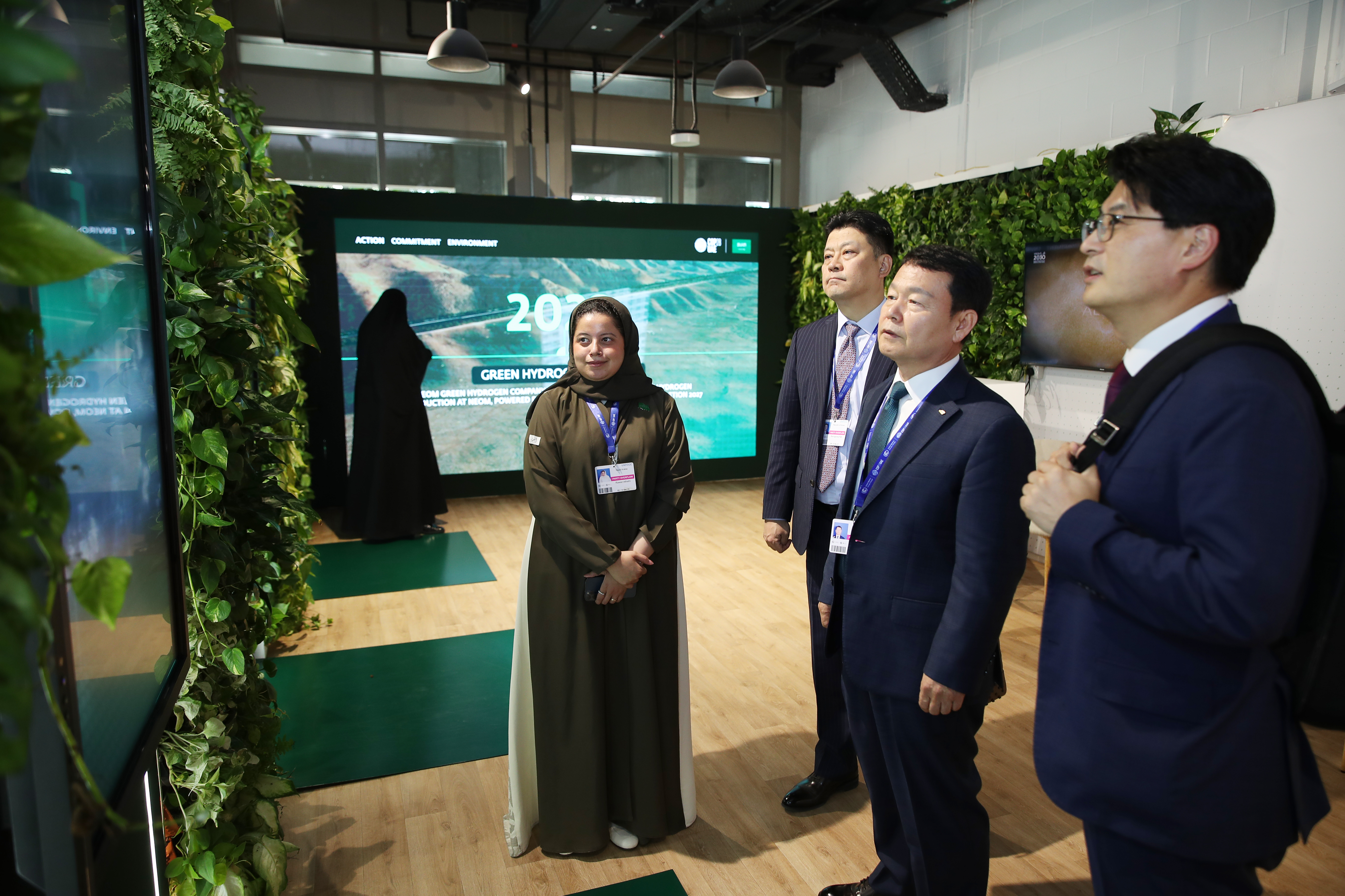 CEO Visits COP28 Exhibition Hall