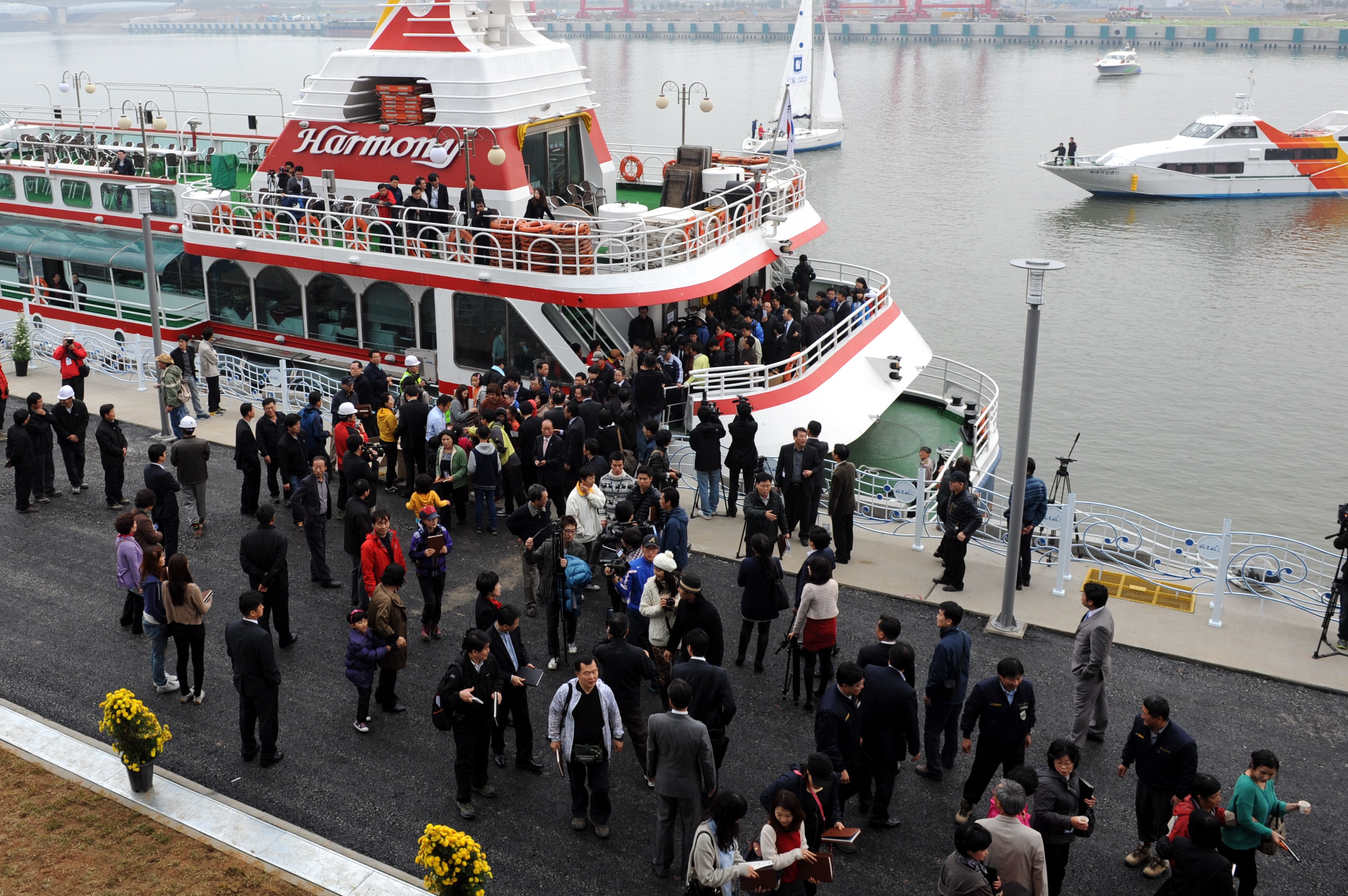경인 아라뱃길 여객유람선 시범운영 승선 행사 이미지[1]